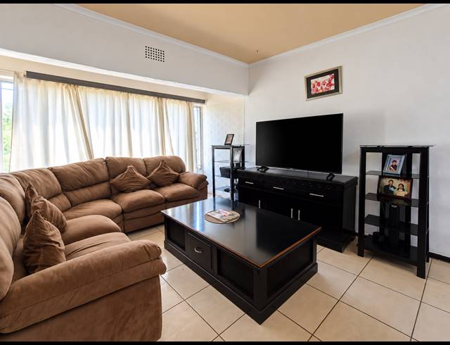 2 BEDROOM FLAT FOR SALE IN THREE RIVERS